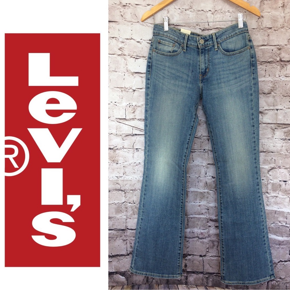 Levi's classic great fitting bootcut jeans.